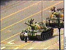 Chinese student confronts tanks in Tiananment Square